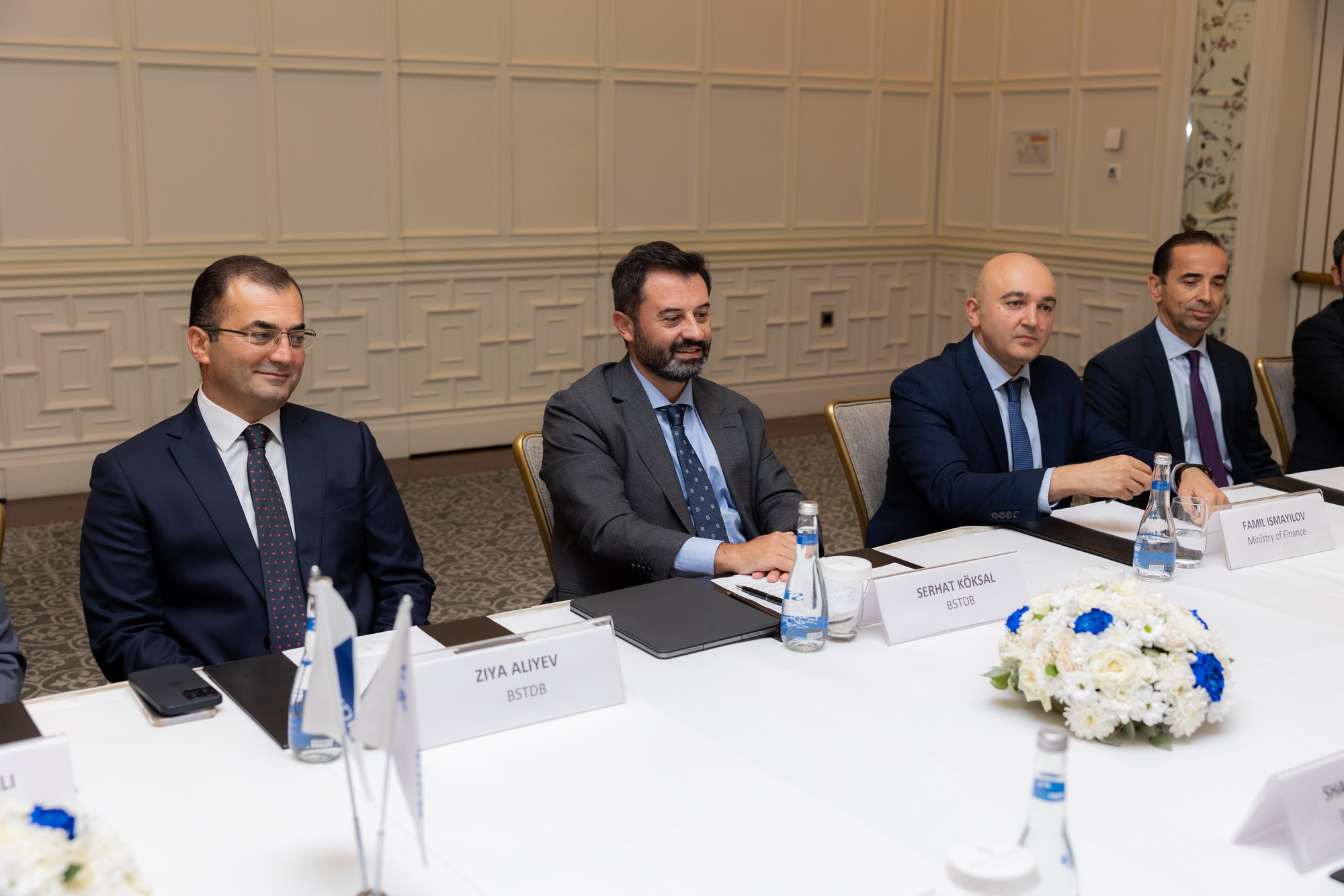 Bank Respublika və Qara Dəniz Ticarət və İnkişaf Bankı irihəcmli kredit sazişi imzalayıb